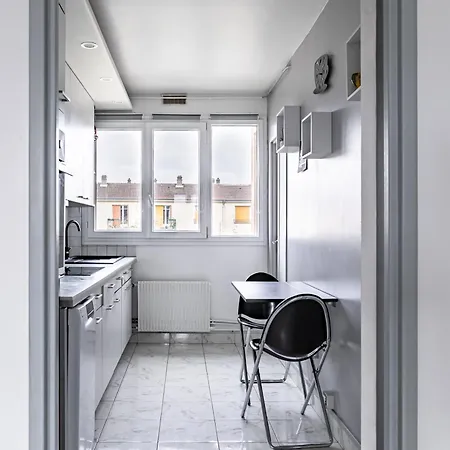 Apartment Spacieux Et Lumineux Appartement Refait A Neuf, Bords De Marne Et Proche Paris Neuilly-sur-Marne